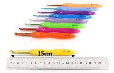 9-teiliges Häkelnadelset in Regenbogenfarben mit Kunststoffgriff